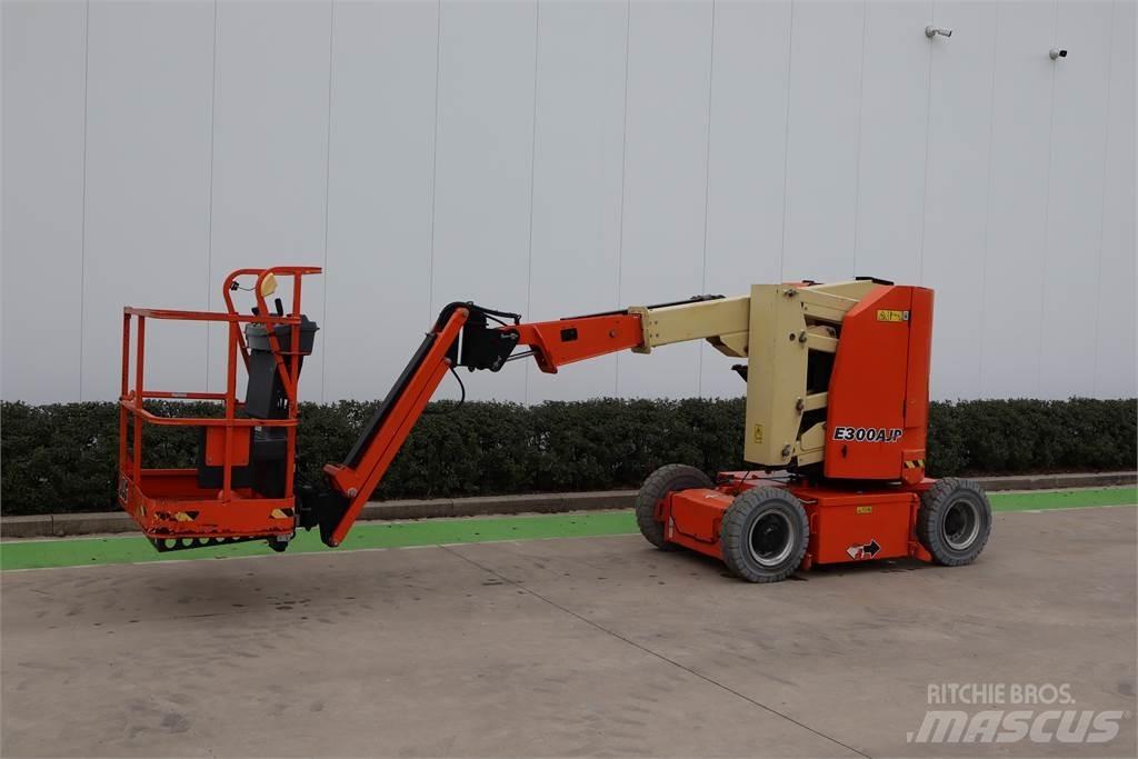JLG E300AJP Bomliftar