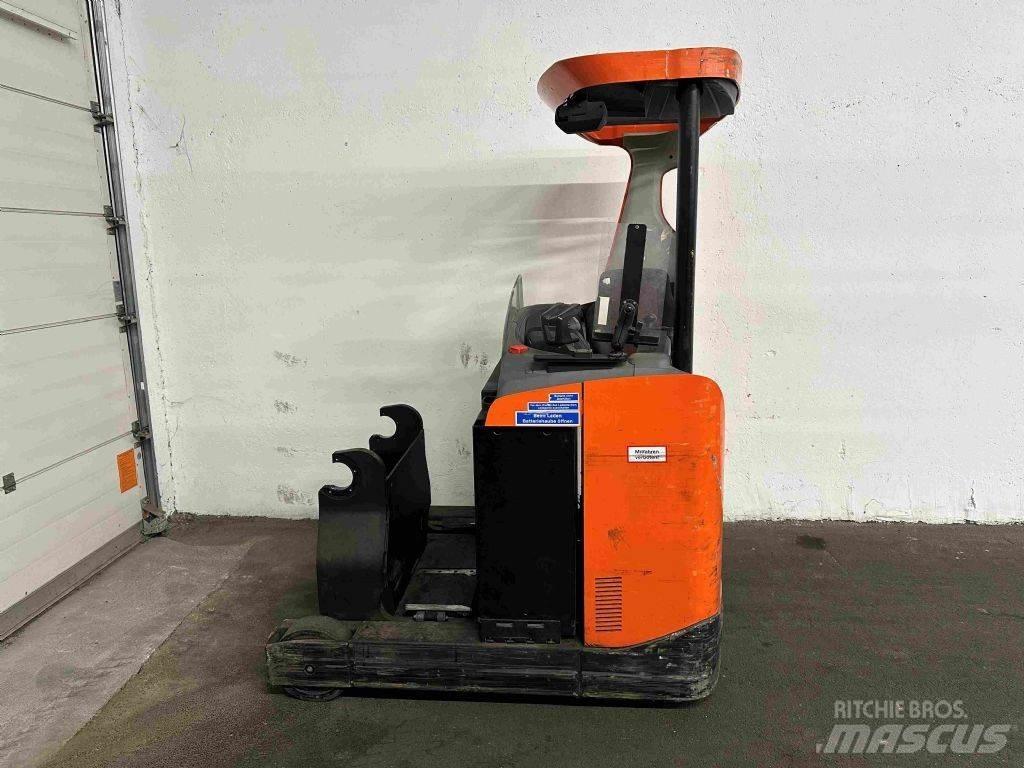 BT RRE 140 - TRIPLEX 8 m Skjutstativtruck