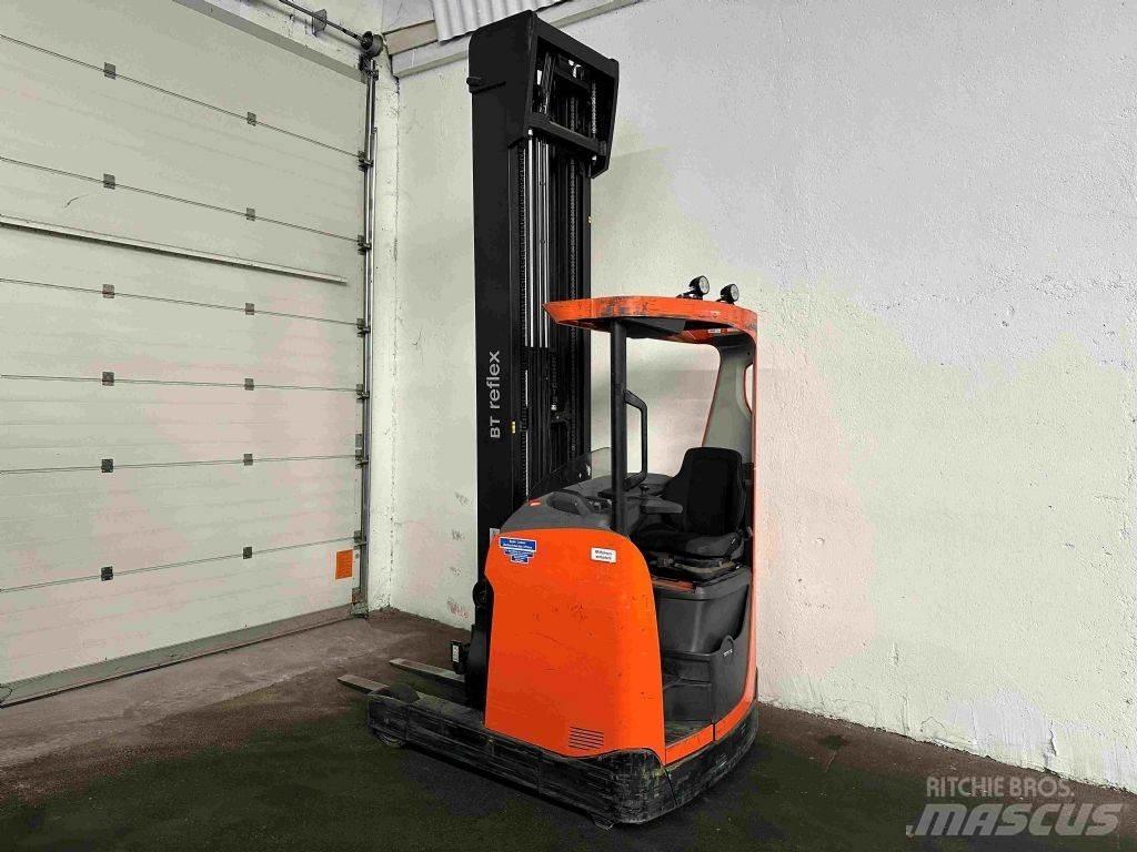 BT RRE 140 - TRIPLEX 9 m Skjutstativtruck