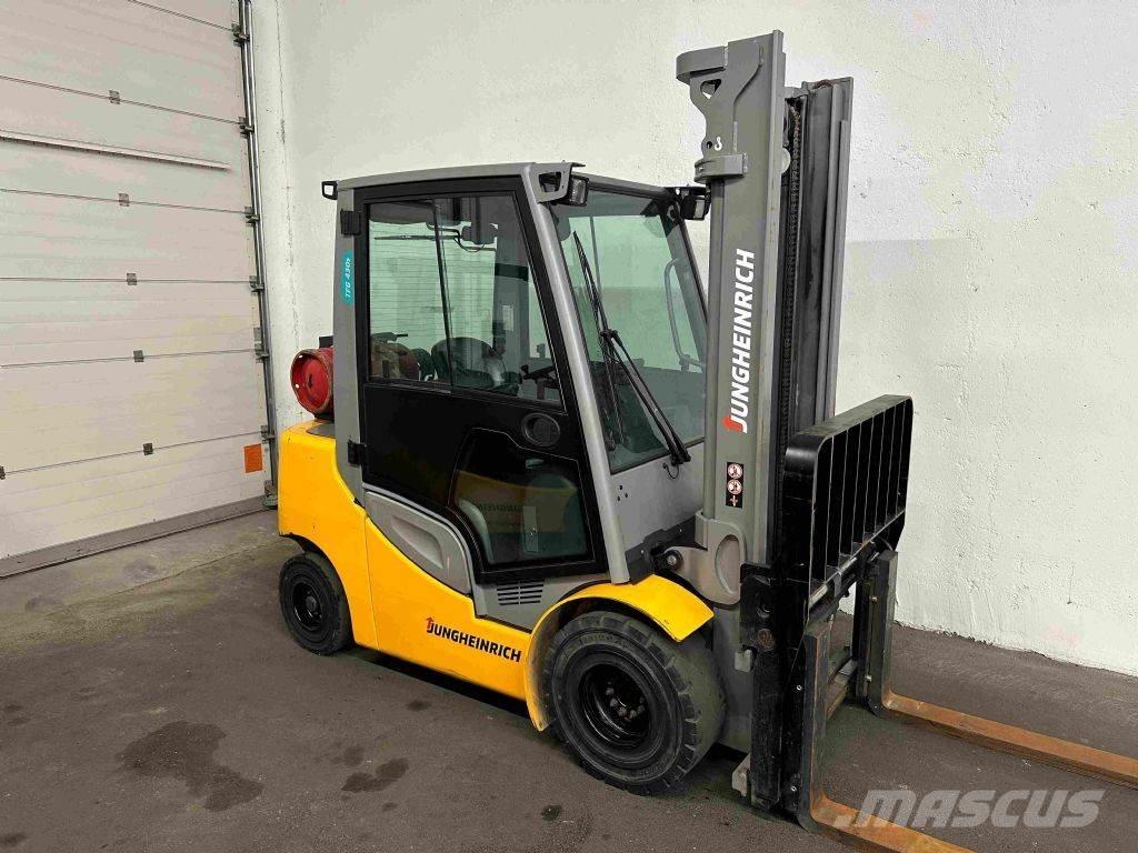 Jungheinrich TFG 430s Gasolmotviktstruckar