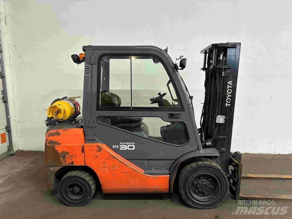 Toyota 02-8FGF30 Gasolmotviktstruckar