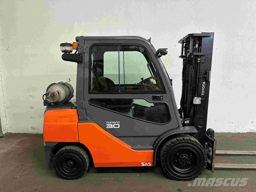 Toyota 02-8FGF30 Gasolmotviktstruckar