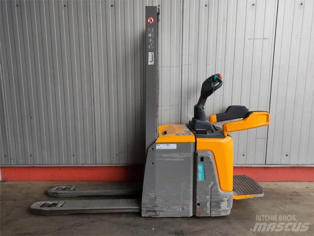 Jungheinrich ERD220 Staplare-led