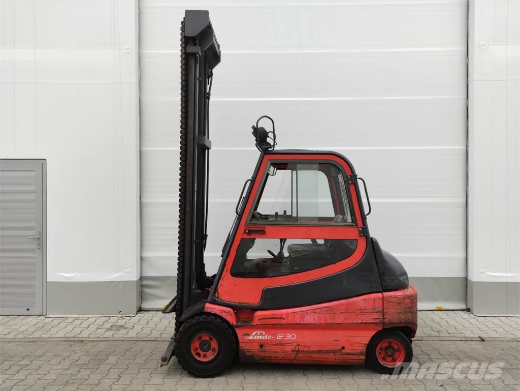 Linde E30-01-336 Elmotviktstruckar