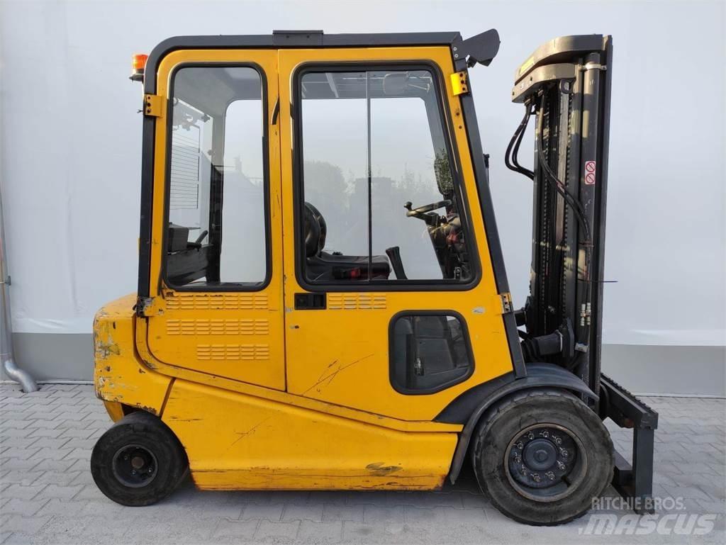 Om-Pimespo XE40 Elmotviktstruckar