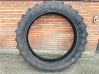 Taurus 46 300/95R46