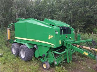 John Deere 744