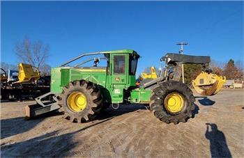 John Deere 748L II