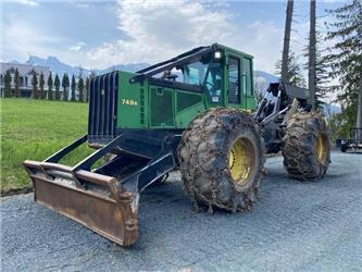 John Deere 748H