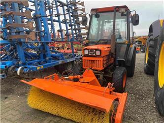 Kubota B8200