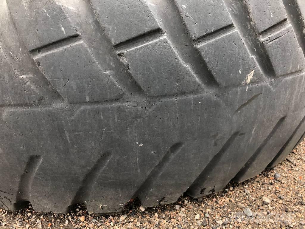 Nokian 400/80R28 Däck, hjul och fälgar