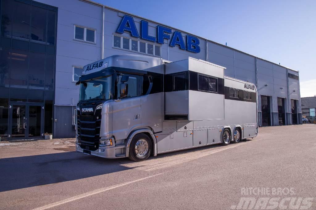 Scania V8 Hästlastbil med uppskjut och utskjut ALFAB Djurtransporter