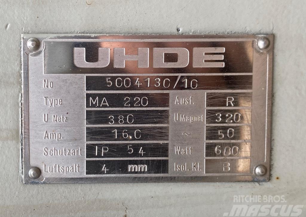  UHDE 1300 x 650 (600) Feeder, Trilgoot Matare