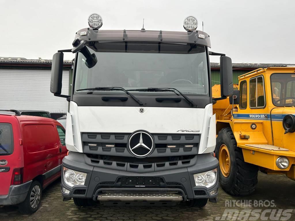 Mercedes-Benz 3246 B 8X4/4 Lastväxlare med kabellift