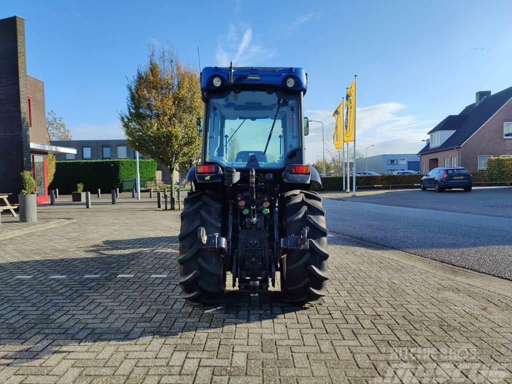 New Holland T4.80N met Rolbezem Traktorer