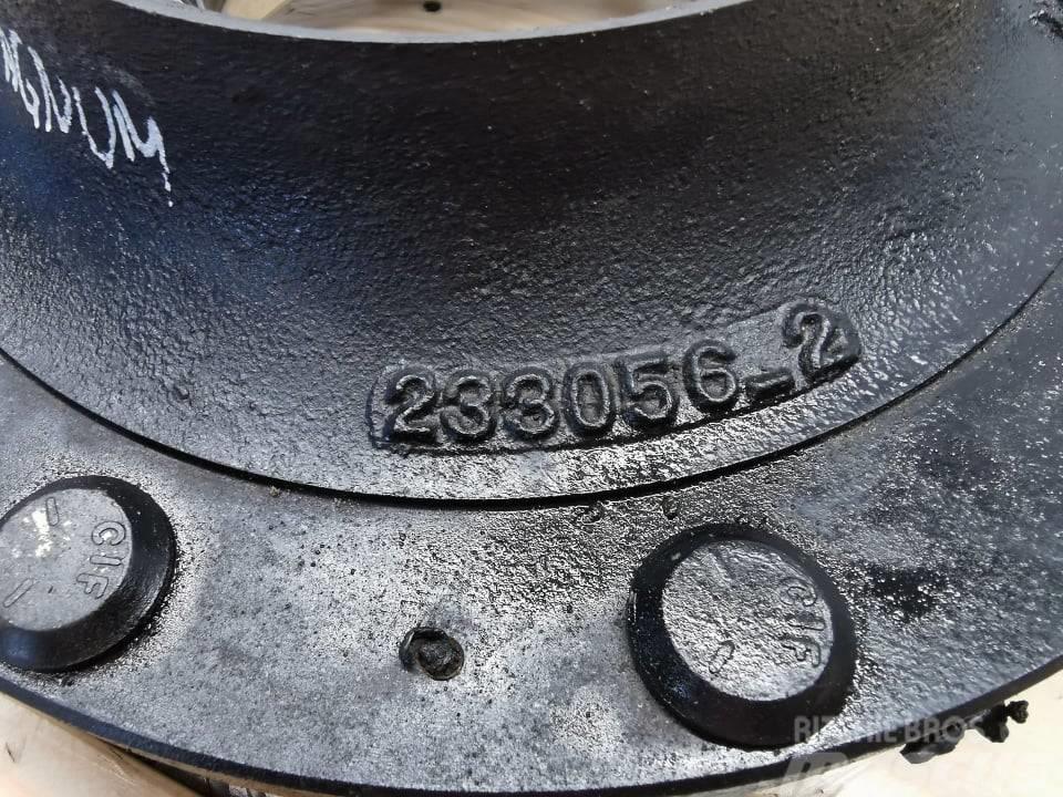 CASE MX 230 Magnum {Dana front wheel hub Däck, hjul och fälgar