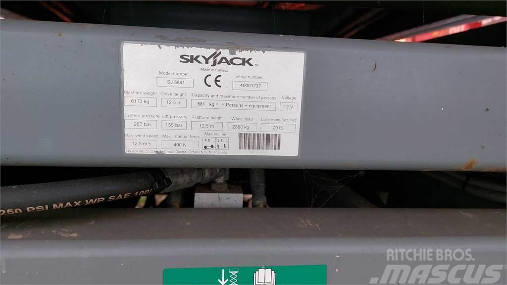 SkyJack 8841RT Saxliftar