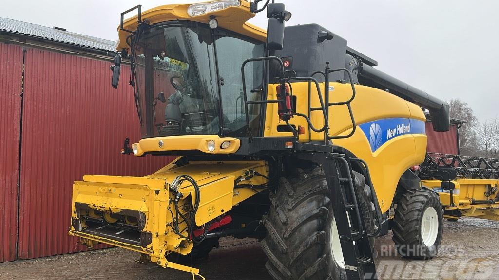 New Holland CX 860 Combine harvesters