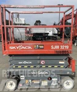 SkyJack SJIII3219 Saxliftar