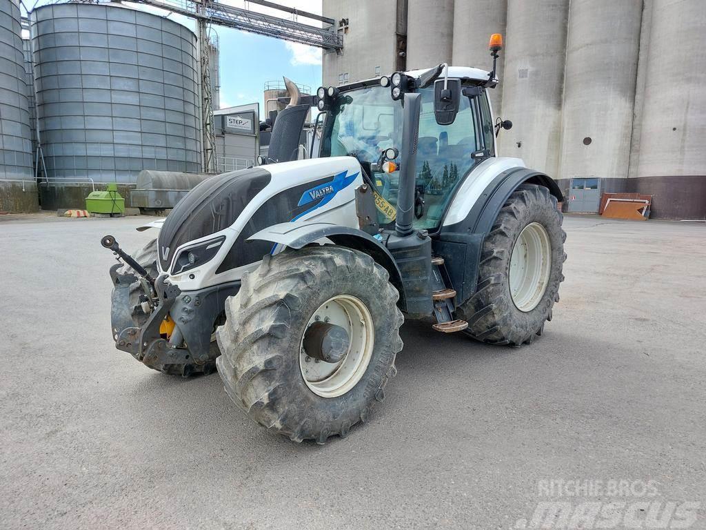 Valtra T214 DIRECT Traktorer