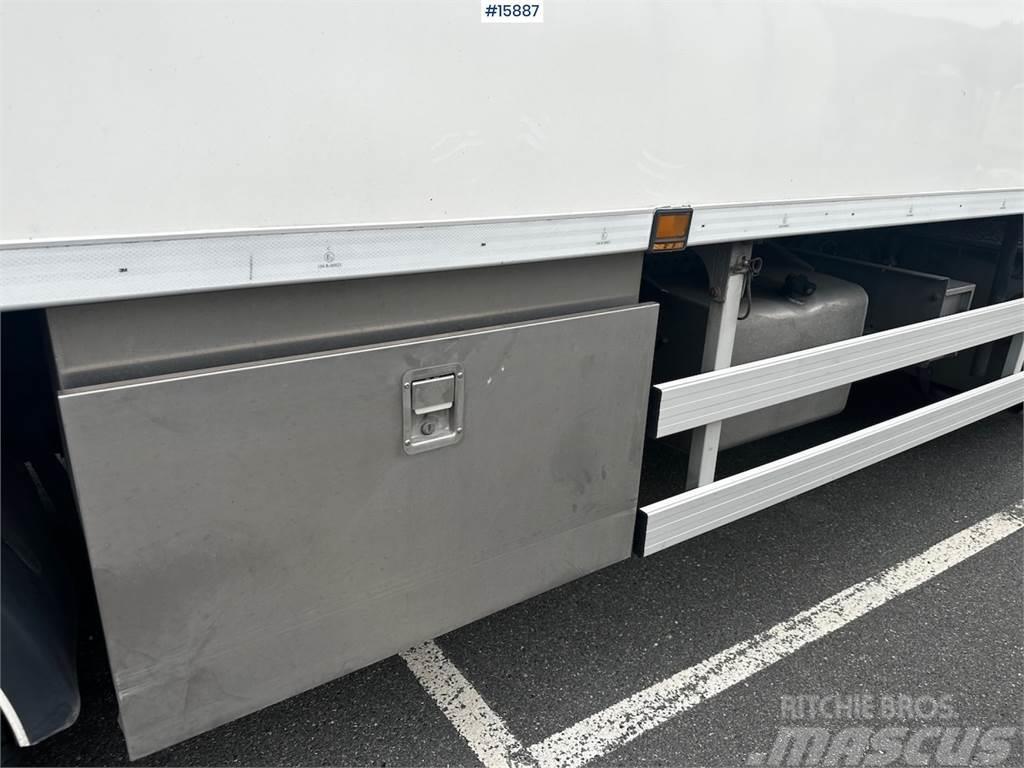 Mercedes-Benz Actros 6x2 Box Truck w/ fridge/freezer unit. Skåpbilar