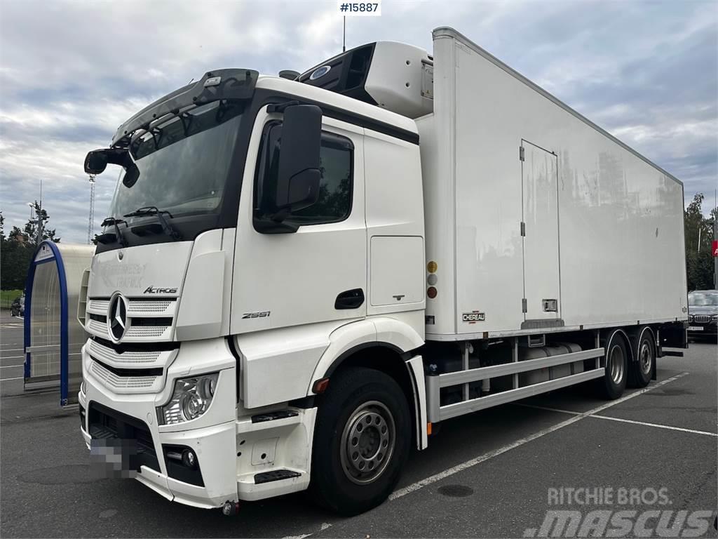 Mercedes-Benz Actros 6x2 Box Truck w/ fridge/freezer unit. Skåpbilar