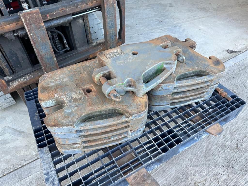 Massey Ferguson Set of front weights with centre tow weight Frontvikter