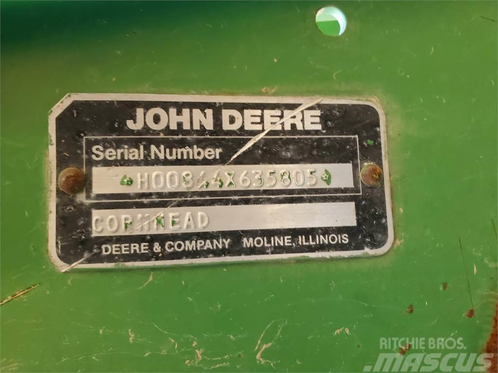 John Deere 844 Skördetröskor
