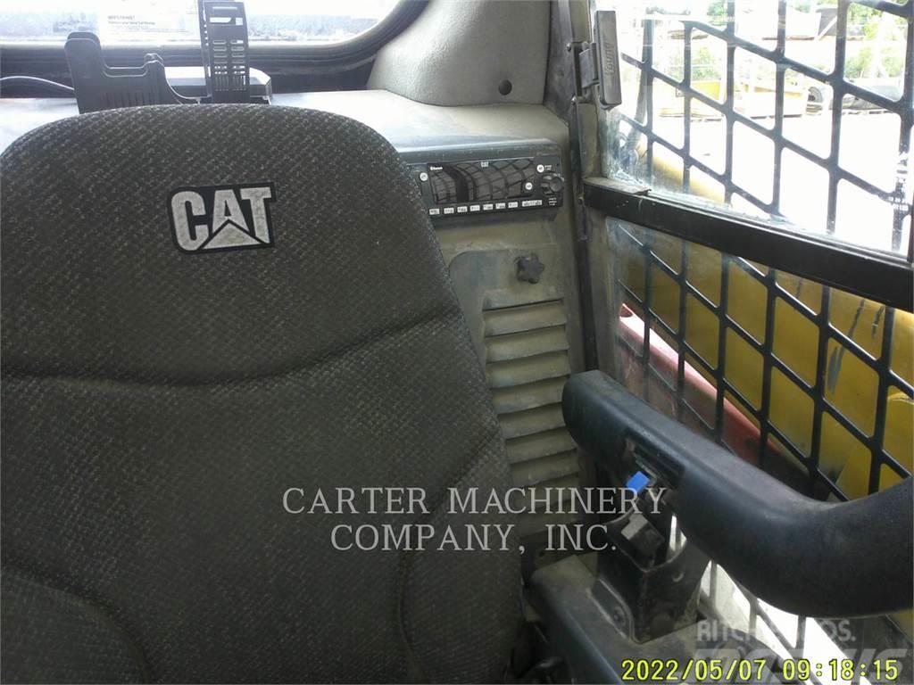CAT 236D Kompaktlastare