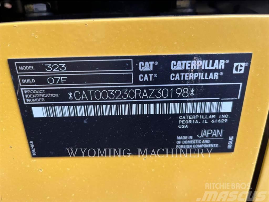 CAT 323 Bandgrävare