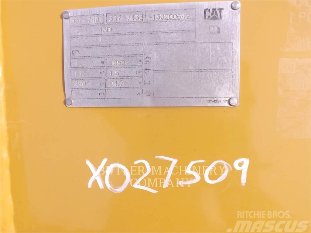 CAT 420F BUCKET 1.5 CYD PIN ON Skopor