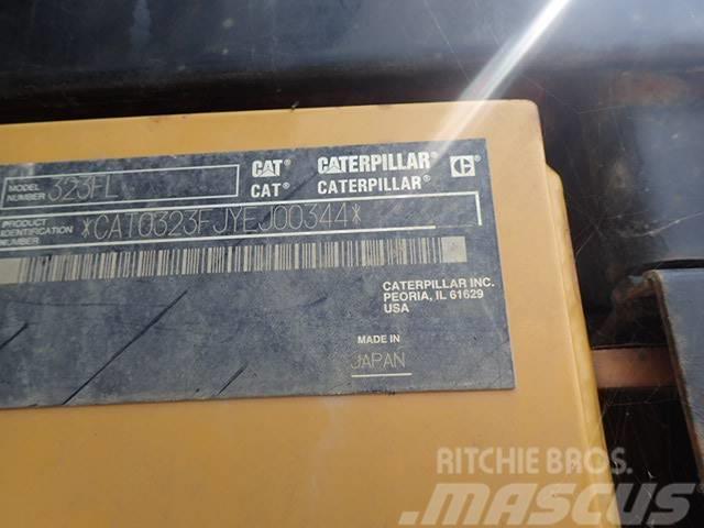 CAT 323 F L Bandgrävare
