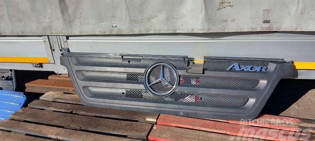 Mercedes-Benz Axor 1824 9448800085 GRILL Hytter och interiör