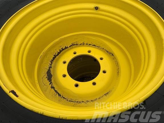John Deere Hjul par: Michelin Multibib 540/65 28 GKN gul 18 Däck, hjul och fälgar