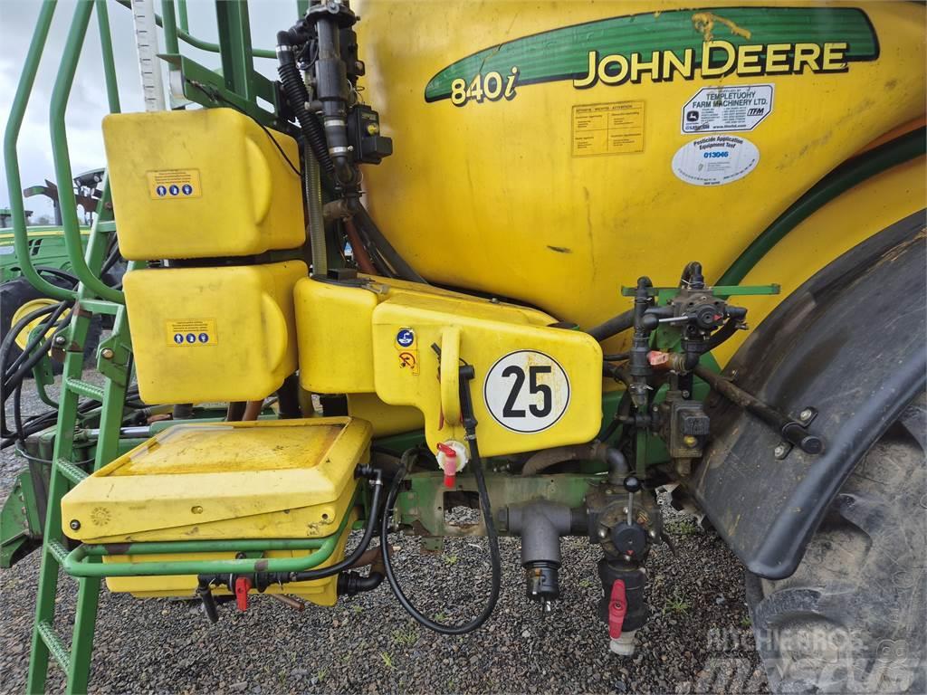 John Deere 840i Dragna sprutor