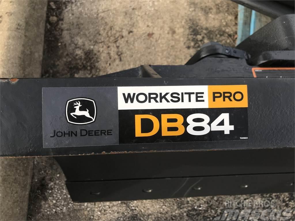 John Deere DB84 Övrigt