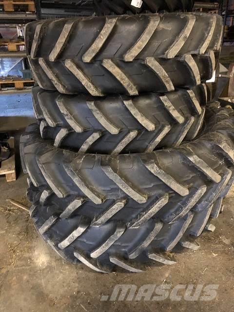 Michelin 420/85R34 (2 ST) 13.6R24 (2 ST) Däck, hjul och fälgar