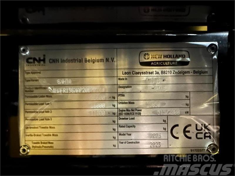 New Holland CR10.90 + 41” VarioFeed HD Skördetröskor