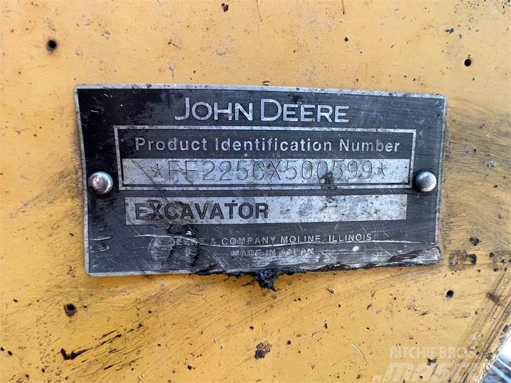 John Deere 225C LC Bandgrävare