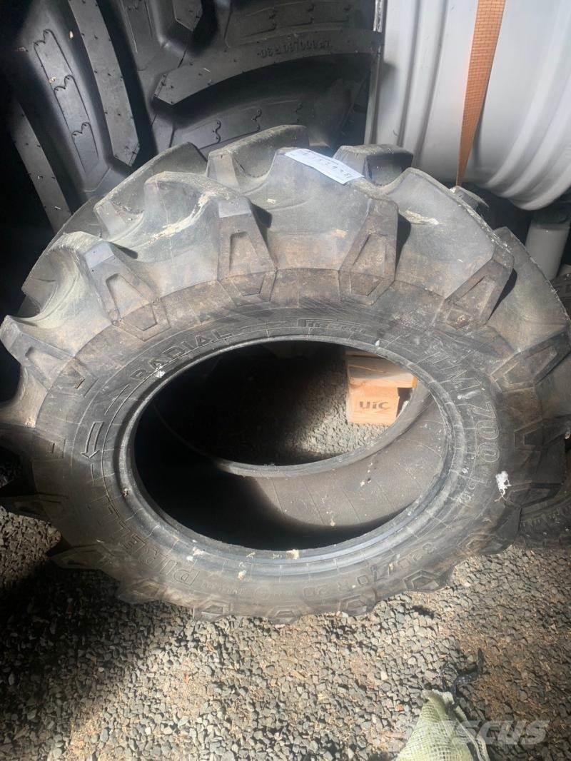  Däck Pirelli 320/70R20 Däck, hjul och fälgar