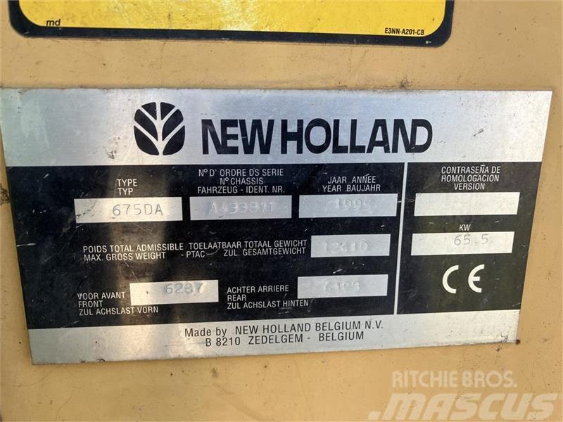 New Holland 675D Grävlastare