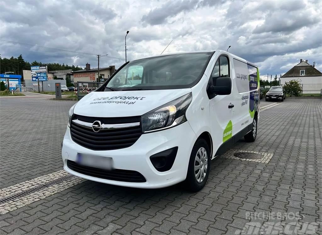 Opel Vivaro Doka Double Cabin Long 6-seater One Owner Hytter och interiör