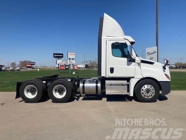 Freightliner CA126DC Chassier