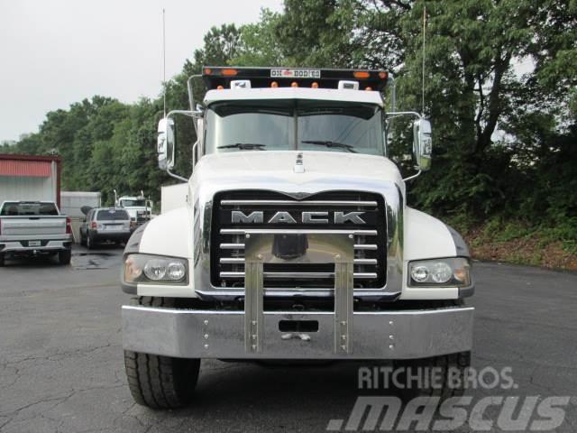 Mack GR64BR Tippbilar