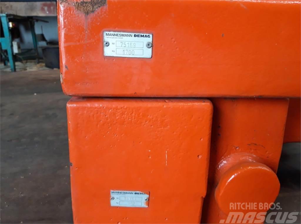 Terex Demag Demag AC 205 counterweight 2,4 ton right side (0.7 Kranar, delar och tillbehör