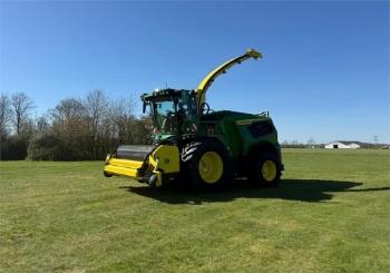 John Deere F8 600