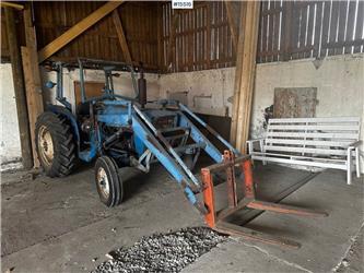 Ford 2000 Tractor w/ front loader.