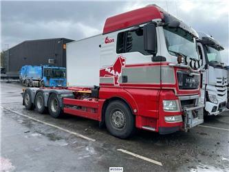 MAN TGX 35.4808X4-4 BL Hook truck with equipment and t