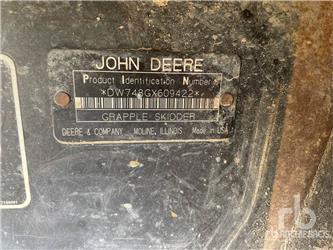 John Deere 748G