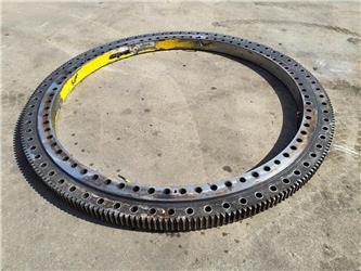 Grove GMK 5100 slewing ring